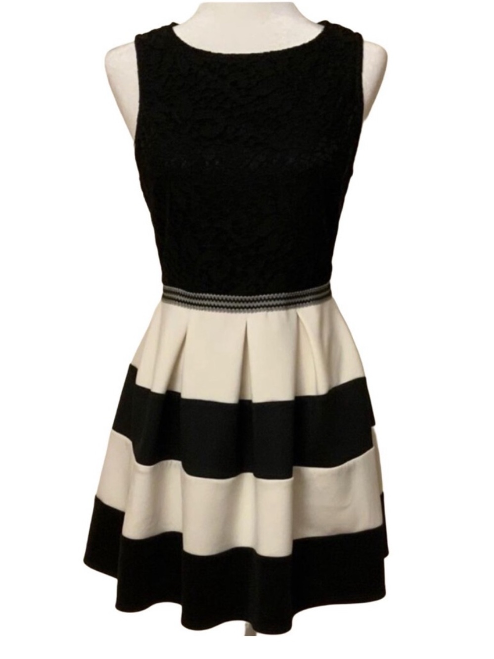 Speechless Navy & White Striped Pleated Mini Dress w/Lace Top - Size Large!!